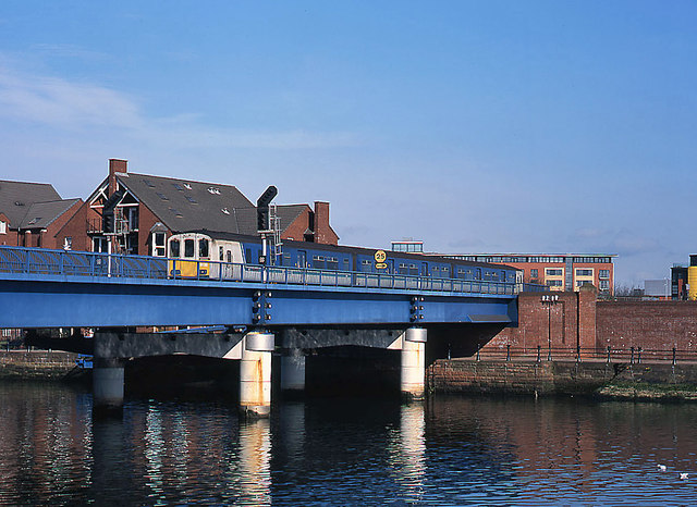 Train crossing Lagan River bridge - 2003