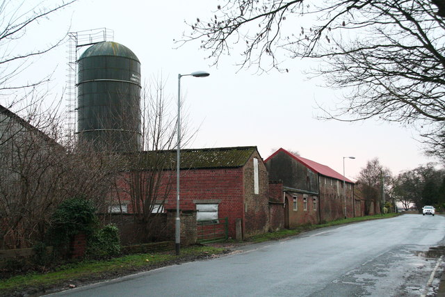 Farm buildings and a silo in Reedness