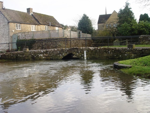 Stream at Cutwell Ford Tetbury in full... © Paul Best :: Geograph ...