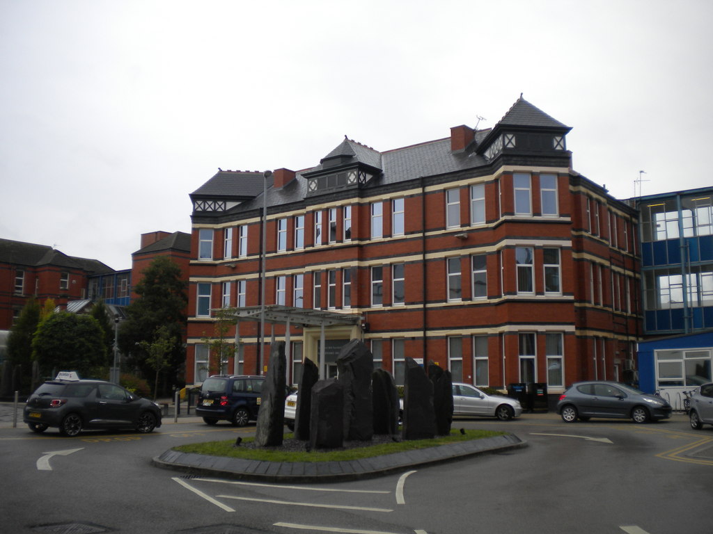 Oak House, Stepping Hill Hospital © Richard Vince ccbysa/2.0