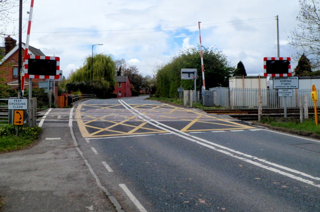 Mill Street level crossing in Leominster © Jaggery cc-by-sa/2.0 ...