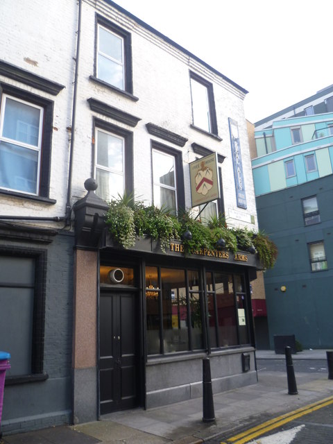 The Carpenters' Arms seen from St... © Marathon cc-by-sa/2.0 ...