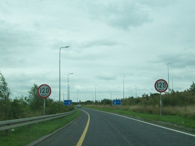 Slip road leading on the westbound lane of the M6 at Junction 5