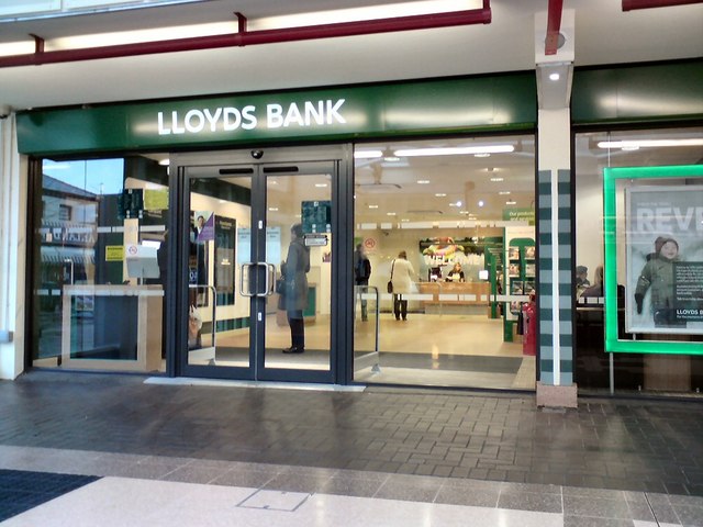 Lloyds Bank, Hyde