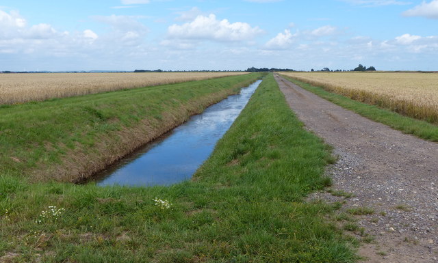 Drain and farm track heading inland © Mat Fascione :: Geograph Britain ...