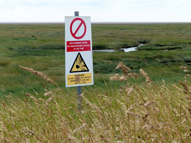 Sign overlooking the salt marsh © Mat Fascione cc-by-sa/2.0 :: Geograph ...