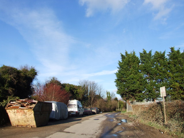 Lane outside Temple Boatyard, Strood