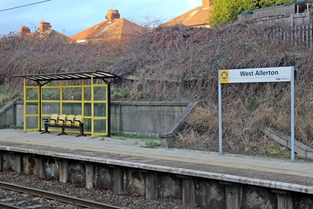 Waiting shelter, West Allerton railway station