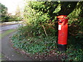 Claygate: postbox № KT10 189, Ruxley Ridge