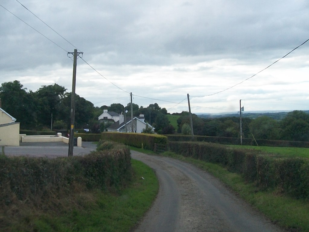 Rural settlement around the cross roads... © Eric Jones cc-by-sa/2.0 ...