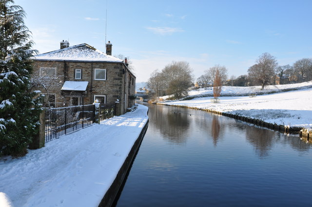 Leeds & Liverpool Canal in the snow