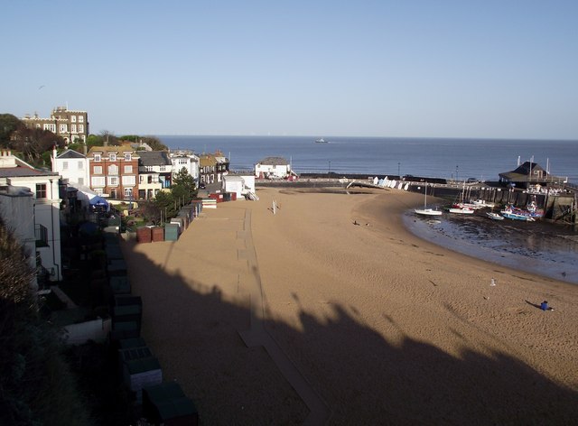 Broadstairs pier and sands © Christopher Hall :: Geograph Britain and ...