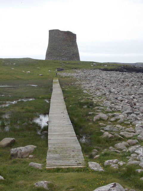 Mousa: boardwalk to the broch