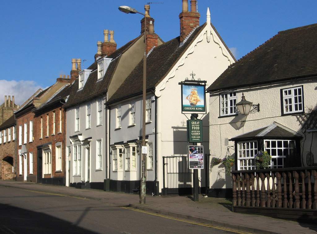 Bedford - The Ship and houses at south... © Dave Bevis cc-by-sa/2.0 ...