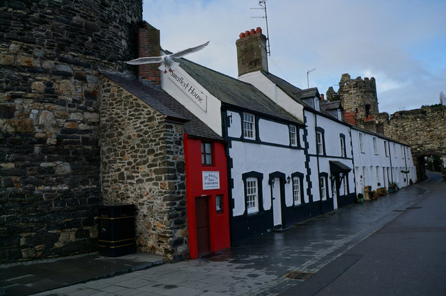 The Smallest House in Great Britain,... © Ian S :: Geograph Britain and ...