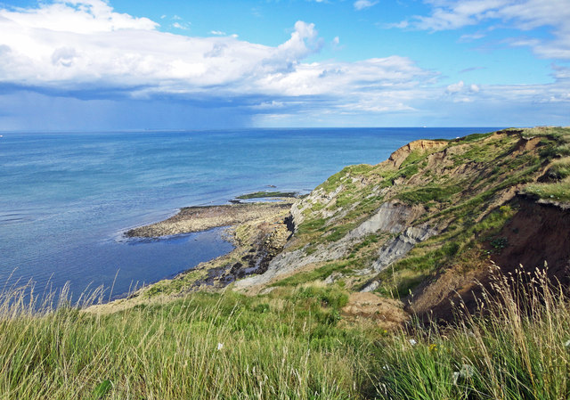 Wheatcroft Cliff towards White Nab © Scott Robinson cc-by-sa/2.0 ...