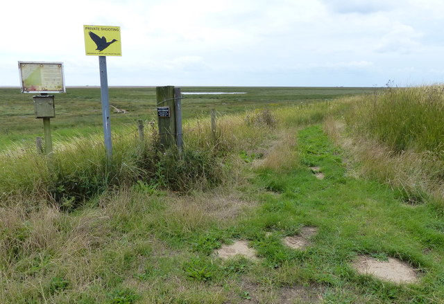 Signposts on the sea bank © Mat Fascione cc-by-sa/2.0 :: Geograph ...