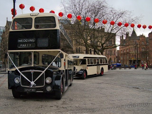 Wedding Buses In Albert Square C David Dixon Cc By Sa 2 0