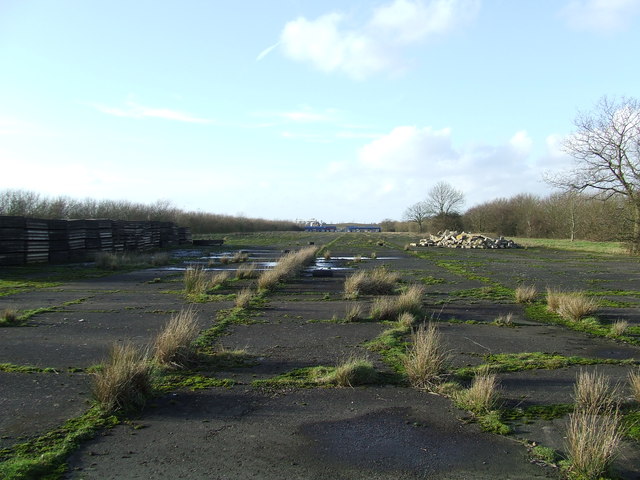 War Time Runway © Keith Evans cc-by-sa/2.0 :: Geograph Britain and Ireland