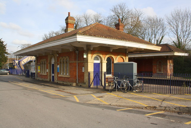 Mortimer Railway Station © Roger Templeman :: Geograph Britain and Ireland