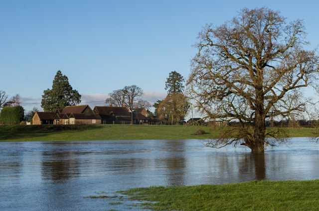 Little Flanchford across a flooded River Mole