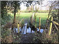 Footbridge on route to Staplefields