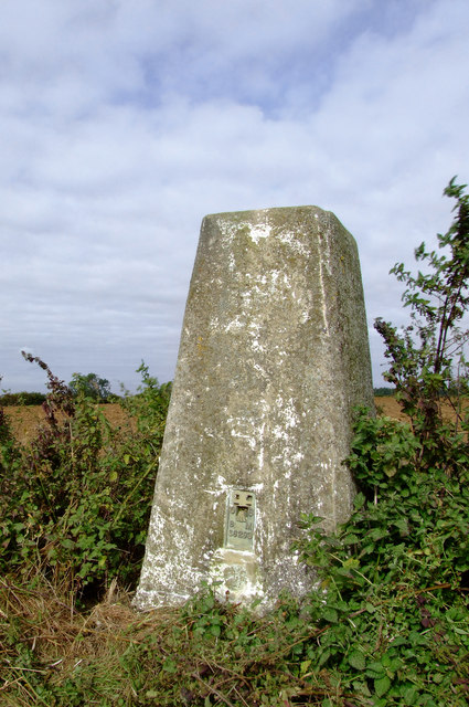 Hotham Hill Ordnance Survey Trig Pillar © Siobhan Brennan-Raymond cc-by ...