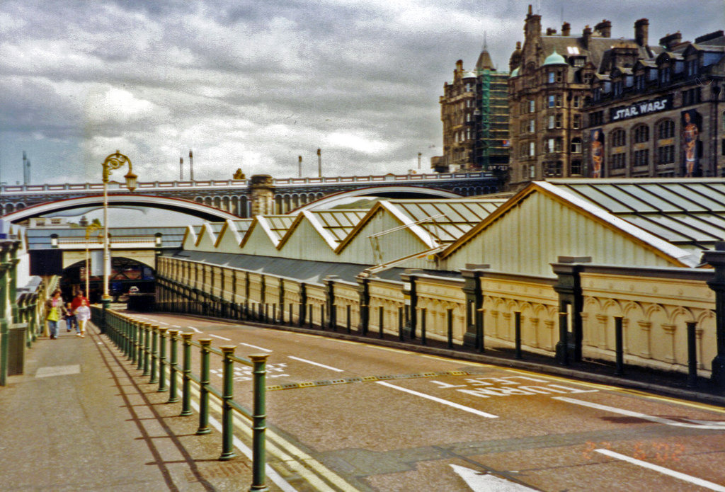 edinburgh-waverley-station-south-side-ben-brooksbank-cc-by-sa-2-0