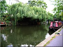 TQ2883 : Canal near Regent's Park Road by DS Pugh