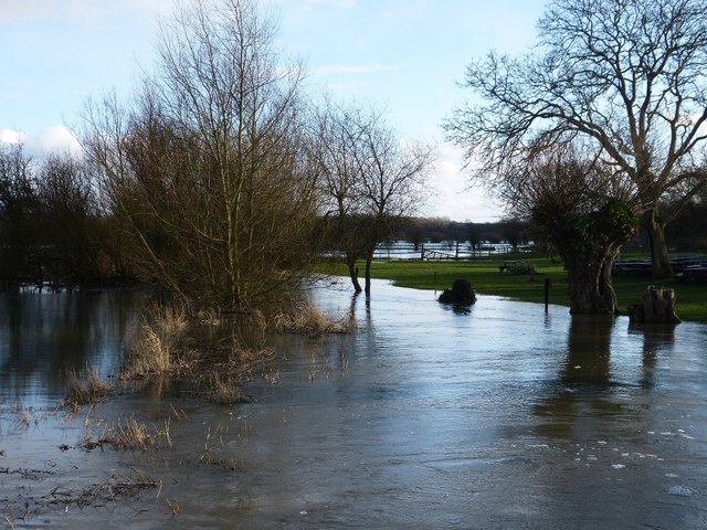 Flooded River Thame at Shabbington