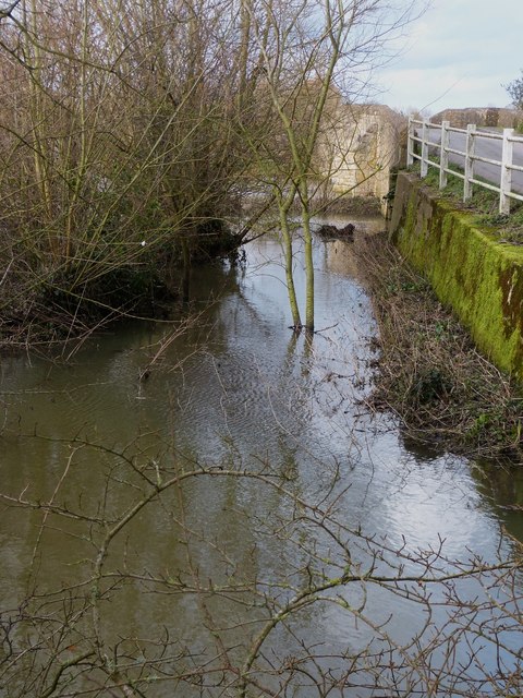 Drain running into River Thame at Ickford Bridge