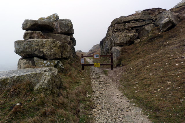 Footpath closed on West Cliff
