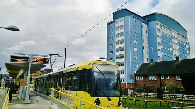 metrolink-tram-at-ashton-terminus-about-chris-morgan-cc-by-sa-2-0