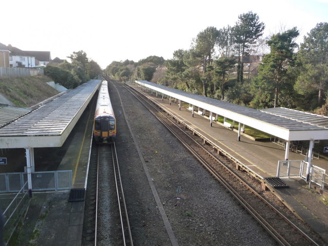 Pokesdown: Bournemouth-bound train at the station