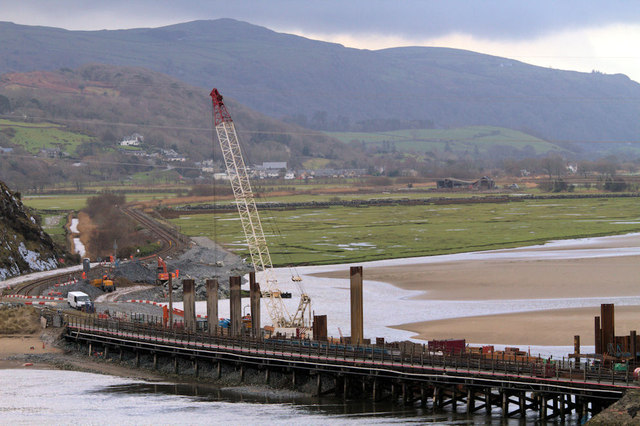 Work at Pont Briwet on the new rail crossing