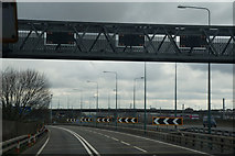 TQ2287 : M1 southbound at Junction 1 by Ian S