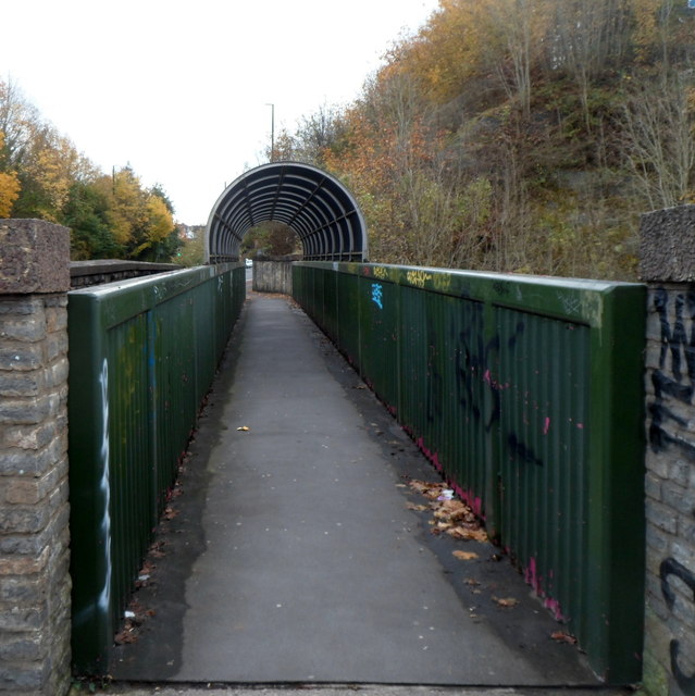 Hooded footbridge on the west side of Bath Road, Bristol