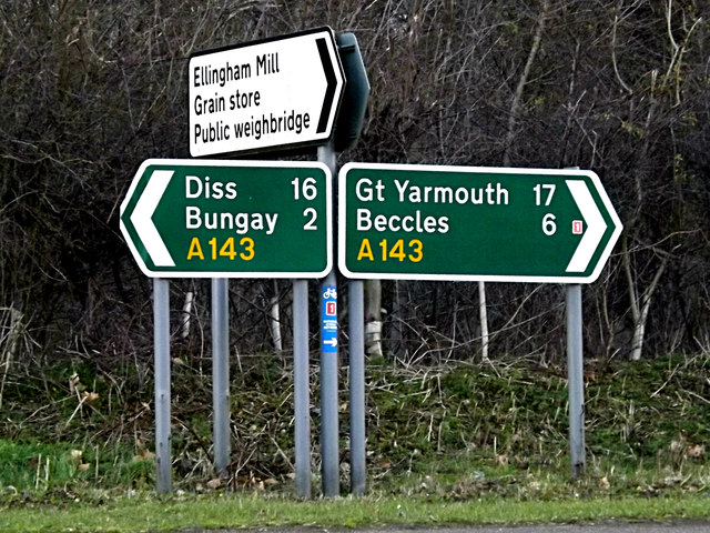 Roadsigns on the A143 Yarmouth Road