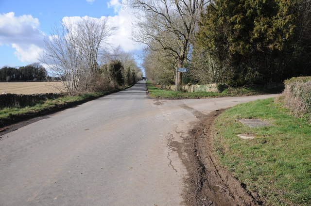 Road junction near Coates © Philip Halling cc-by-sa/2.0 :: Geograph ...