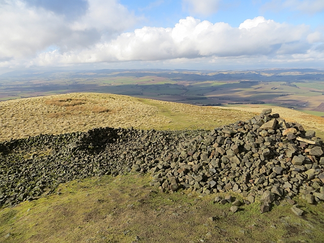 Remains of a cairn, West Lomond
