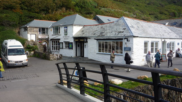 Café and Witchcraft Museum, Boscastle from bridge