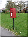 Lymington: postbox № SO41 202, Barfields