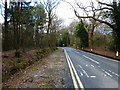 Looking north on Kennels Lane to sharp bend