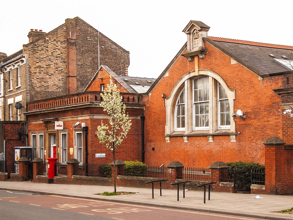 royal mail collection office willesden