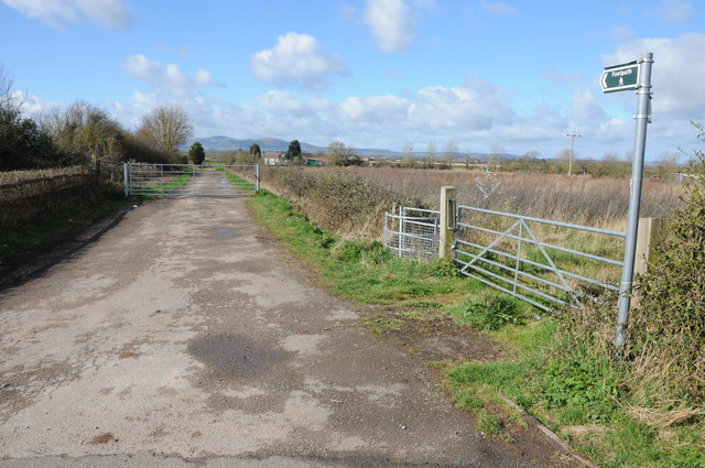 Footpath and drive to Middle Broomhall... © Philip Halling :: Geograph ...