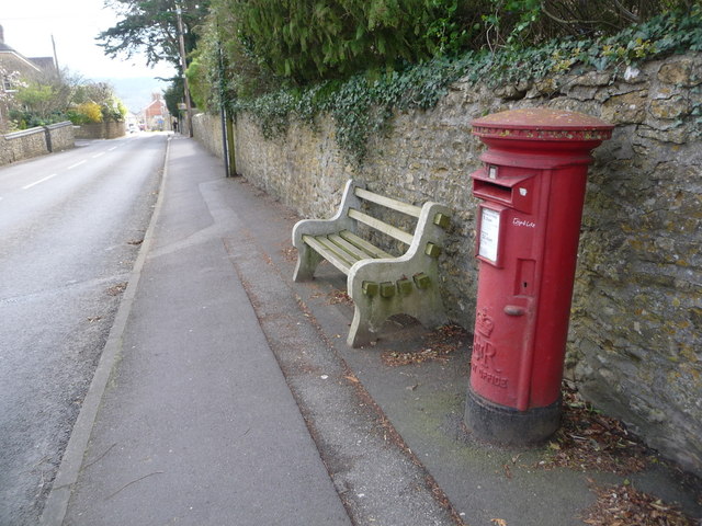 Sherborne: postbox № DT9 29, Bristol Road