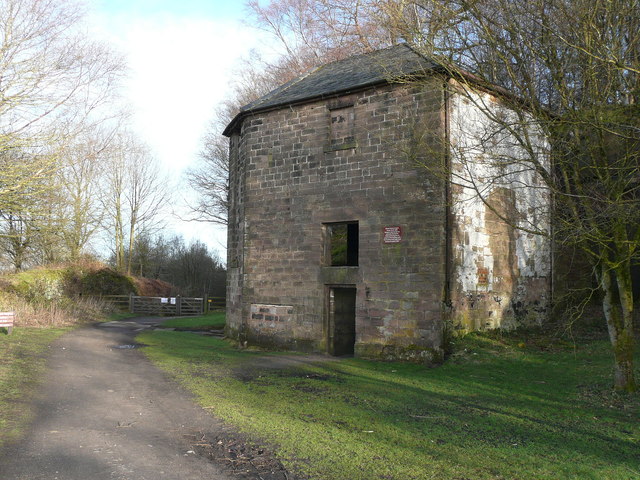 Engine House at the top of the Sheep... © Humphrey Bolton :: Geograph ...