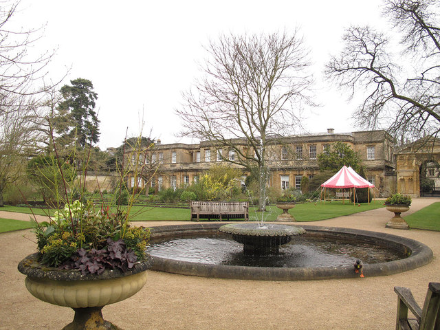 Oxford Botanic Garden: fountain