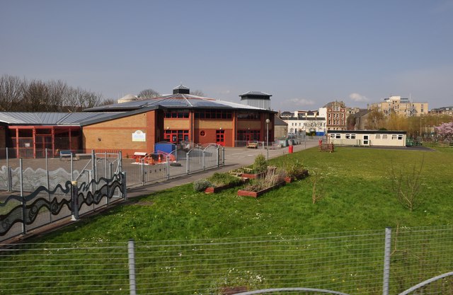 Cardiff : Mount Stuart Primary School © Lewis Clarke :: Geograph 