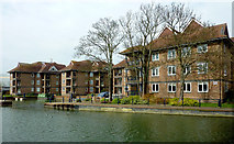TL4659 : New riverside apartments in Cambridge by Roger  D Kidd